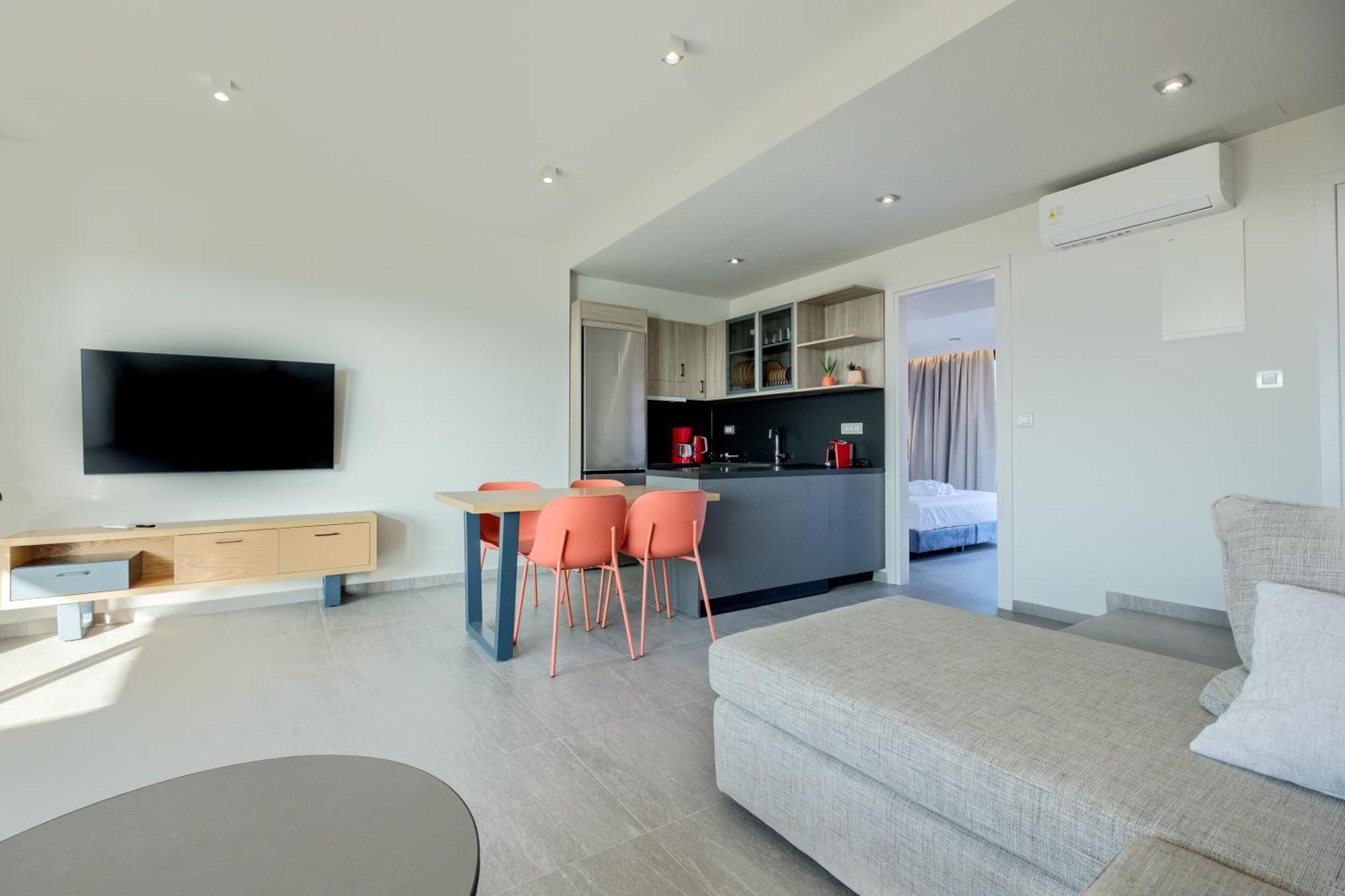 Апартаменты Sky-High 70Sqm Penthouse W. Stunning Views - 05 Ханья Экстерьер фото